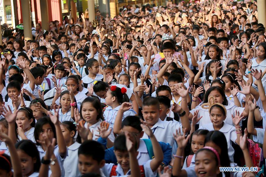 PHILIPPINES-QUEZON CITY-FIRST DAY OF SCHOOL