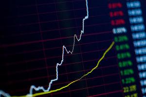 半年報業績有驚喜 &ldquo;L&rdquo;型走勢上翹