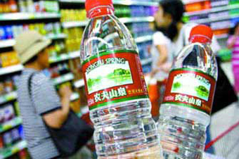 農夫山泉連遭質疑 評論:食品安全理當錙銖必較