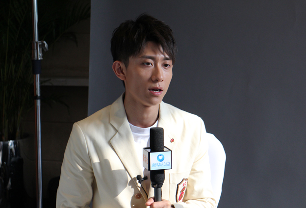 國有棟梁，大愛無疆；爾如嫩草，小愛芬芳。