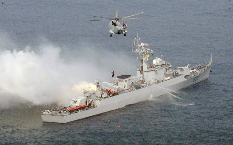 馮凱旋作品:海上營救