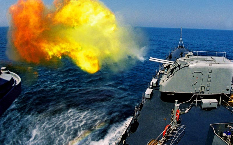 馮凱旋作品:炮與火