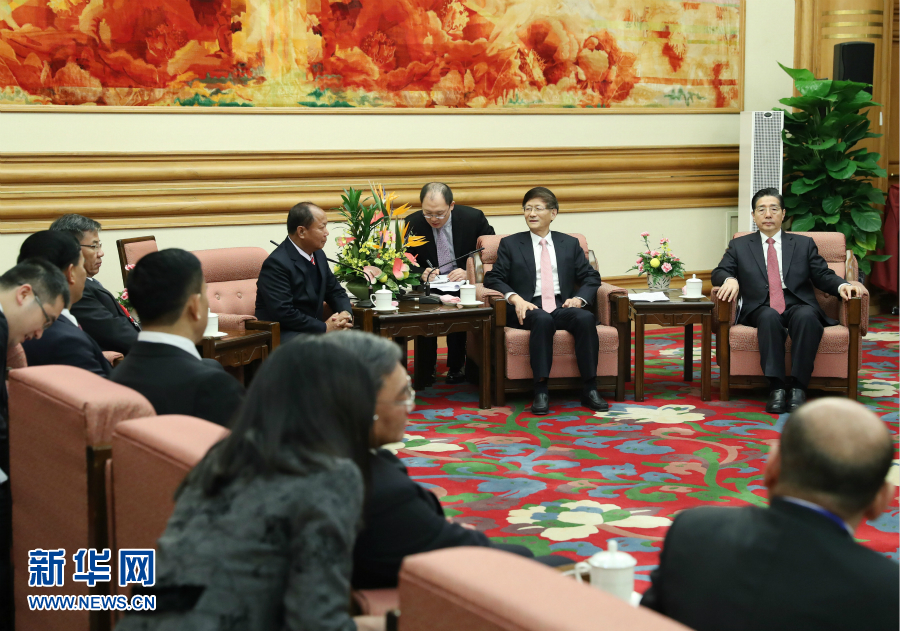 12月27日，中共中央政治局委員、中央政法委書記孟建柱在北京集體會(huì)見出席湄公河流域執(zhí)法安全合作機(jī)制成立五周年部長級會(huì)議的各國代表團(tuán)團(tuán)長。新華社記者 王曄 攝 