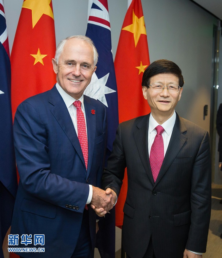 4月21日，正在澳大利亞訪問(wèn)的中共中央政治局委員、中央政法委書(shū)記孟建柱（右）在悉尼會(huì)見(jiàn)澳總理特恩布爾。 新華社發(fā)（朱宏業(yè)攝） 