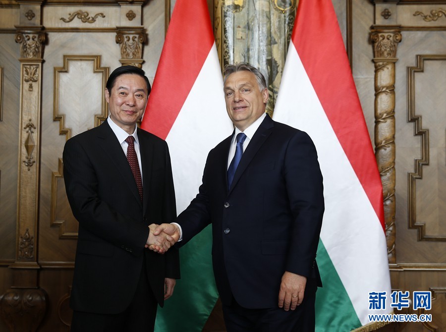 4月24日,在匈牙利首都布達(dá)佩斯,匈牙利總理、青民盟主席歐爾班(右)會(huì)見(jiàn)中共中央政治局委員、中央書(shū)記處書(shū)記、中宣部部長(zhǎng)劉奇葆。新華社記者葉平凡攝 4月24日,在匈牙利首都布達(dá)佩斯,匈牙利總理、青民盟主席歐爾班(右)會(huì)見(jiàn)中共中央政治局委員、中央書(shū)記處書(shū)記、中宣部部長(zhǎng)劉奇葆。新華社記者葉平凡攝