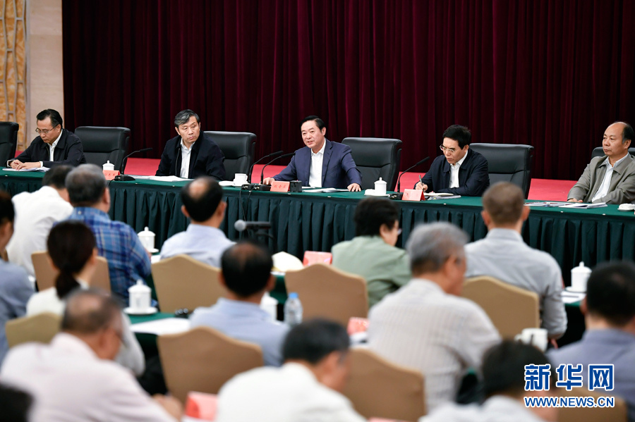 9月7日，中共中央政治局委員、中央書記處書記、中宣部部長劉奇葆在北京出席全國電視劇工作座談會并講話。 新華社記者 燕雁 攝

