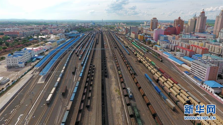 (新華全媒頭條·壯闊歷程40年系列述評·圖文互動)(7)舉旗定向 康莊大道——從改革開放40年看中國自信