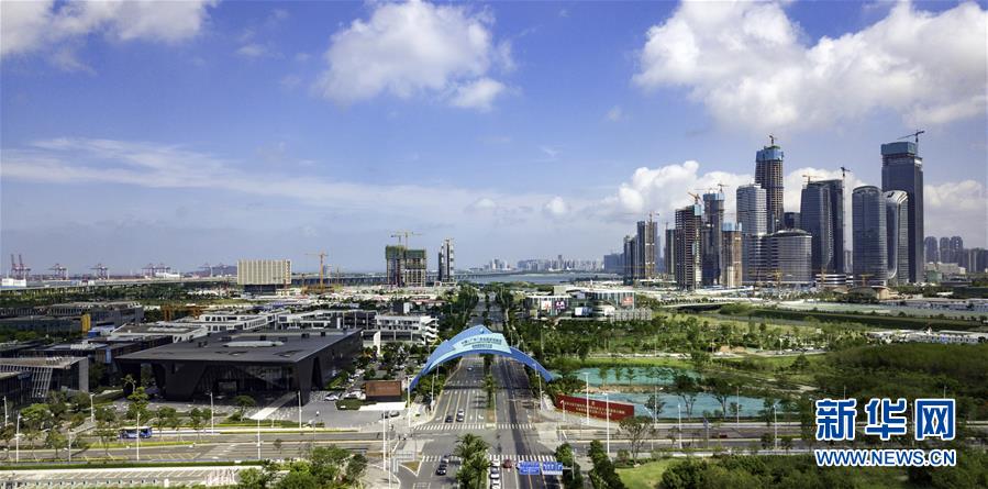 (新華全媒頭條·圖文互動)(1)高舉新時代改革開放旗幟——以習(xí)近平同志為核心的黨中央引領(lǐng)改革開放紀(jì)實(shí)