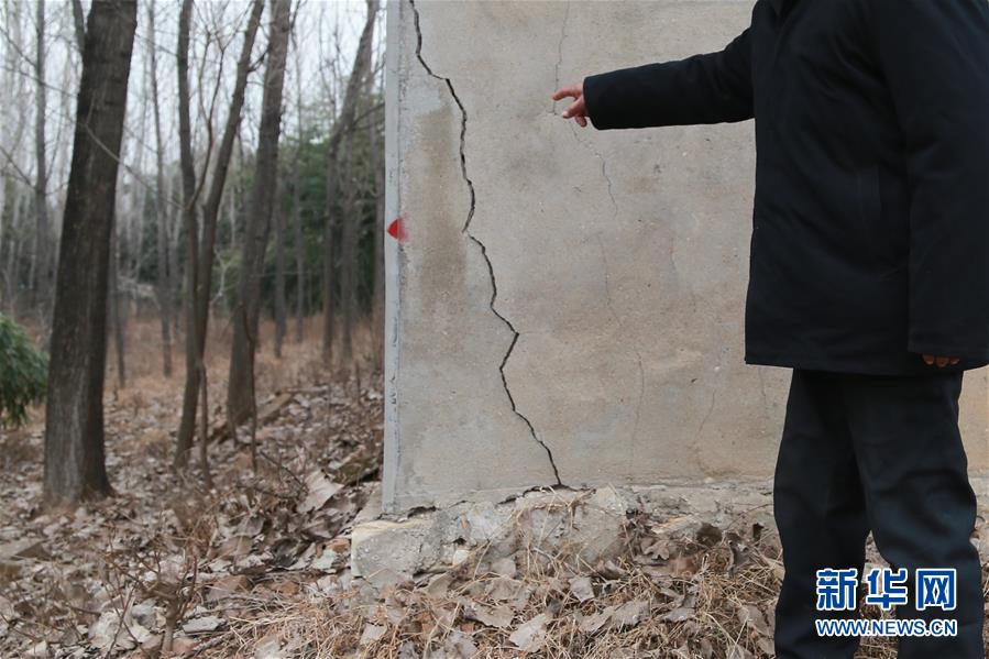 （新華視點&middot;圖文互動）（3）挖掘作業(yè)距漢墓中心僅20米，村民住房出現(xiàn)裂縫&hellip;&hellip;&ldquo;造地&rdquo;如何變挖山？