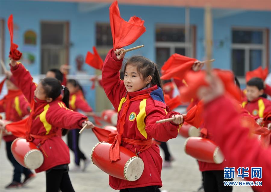 （新華全媒頭條&middot;兩會精神看落實&middot;圖文互動）（5）把握時代脈搏　聆聽時代聲音&mdash;&mdash;落實全國兩會精神堅定文化自信述評