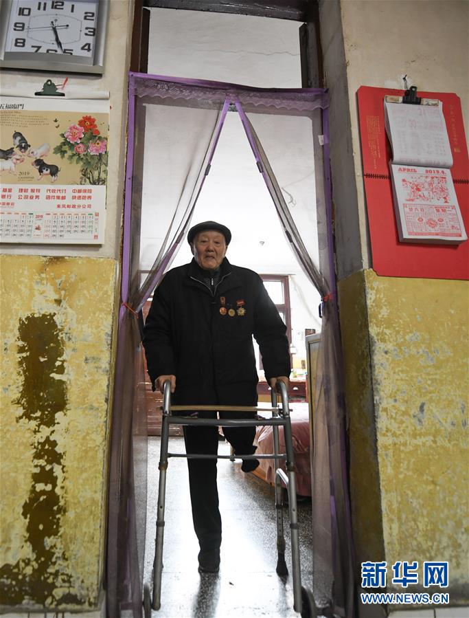 （新華全媒頭條&middot;圖文互動）（1）英雄無言&mdash;&mdash;95歲老黨員張富清的本色人生