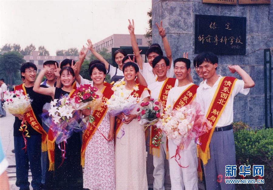 （新華全媒頭條&middot;圖文互動(dòng)）（1）大漠小城的別樣青春&mdash;&mdash;記內(nèi)地青年學(xué)子扎根新疆且末教書(shū)育人