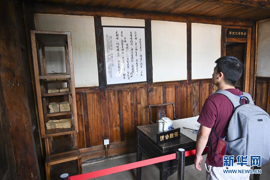 (壯麗70年·奮斗新時代——記者再走長征路·圖文互動)(5)一塊懷表的革命傳承:給王良將軍的一封信