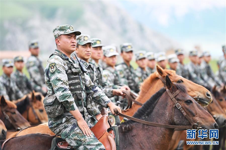 (新華全媒頭條·愛(ài)國(guó)情 奮斗者·圖文互動(dòng))(1)初心不改 紅心向黨——西部戰(zhàn)區(qū)陸軍某旅玉樹(shù)獨(dú)立騎兵連連長(zhǎng)尼都塔生一家四代跟黨走紀(jì)實(shí)