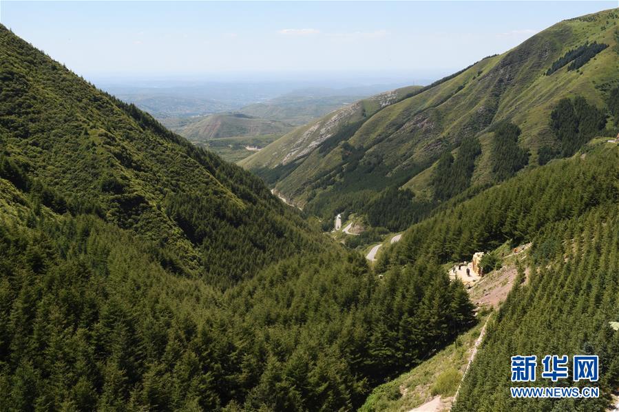 (壯麗70年·奮斗新時代——記者再走長征路·圖文互動)(3)追憶紅色經典——《清平樂·六盤山》的誕生