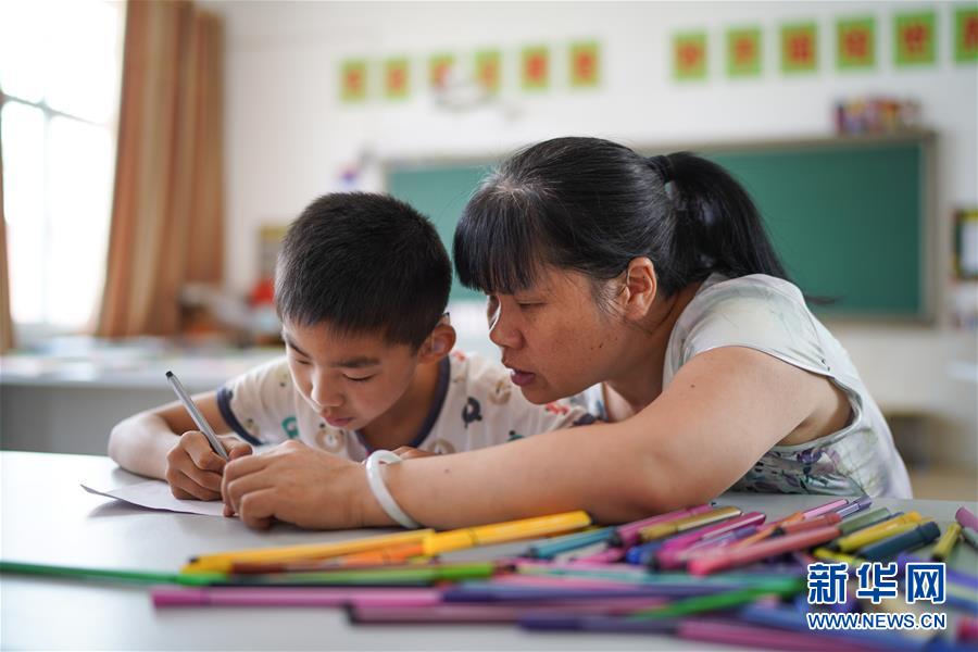 (壯麗70年·奮斗新時代——共和國發展成就巡禮·圖文互動)(5)優先發展 奠基未來——共和國教育事業發展成就巡禮
