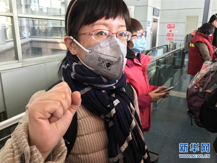 （熱點(diǎn)鮮報&middot;圖文互動）（2）三代人的約定：父母送我援湖北，我給孩子樹榜樣