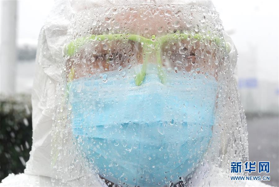 (新華全媒頭條·圖文互動)(6)滄海橫流 英雄本色——致敬抗疫一線的勇士們