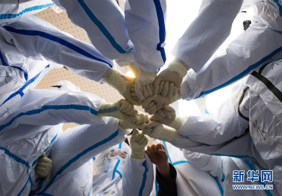 （新華全媒頭條&middot;在習近平新時代中國特色社會主義思想指引下&mdash;&mdash;新時代新作為新篇章&middot;圖文互動）（2）同心戰&ldquo;疫&rdquo;彰顯人民至上&mdash;&mdash;各地各部門貫徹落實習近平總書記重要指示精神統籌推進疫情防控和經濟社會發展 