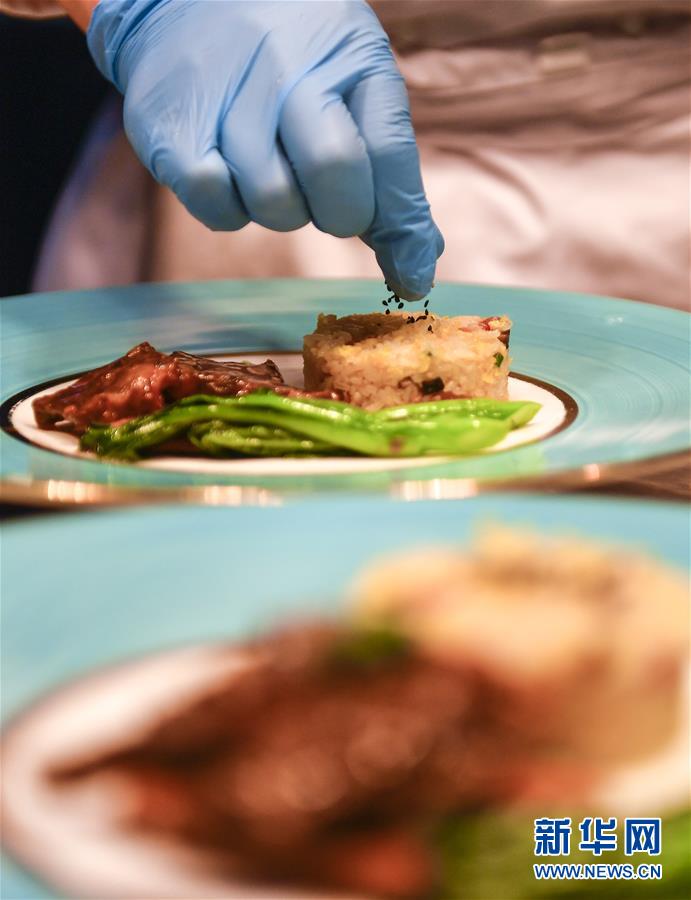 (圖文互動)(2)東北“大盤菜”與“公勺公筷”攜手同行