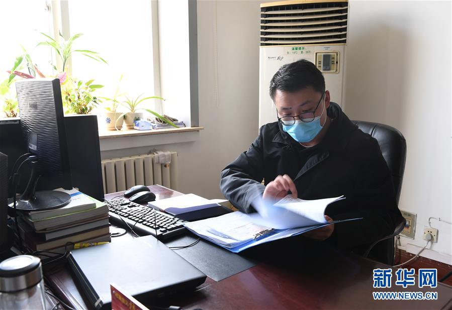 （一線抗疫群英譜&middot;圖文互動）（2）&ldquo;再年輕，也要學做頂梁柱&rdquo;&mdash;&mdash;記&ldquo;95后&rdquo;干警李文超