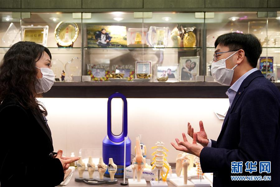 （香港故事&middot;圖文互動）（2）從&ldquo;非典&rdquo;到新冠，一位香港醫生親歷的兩次抗疫