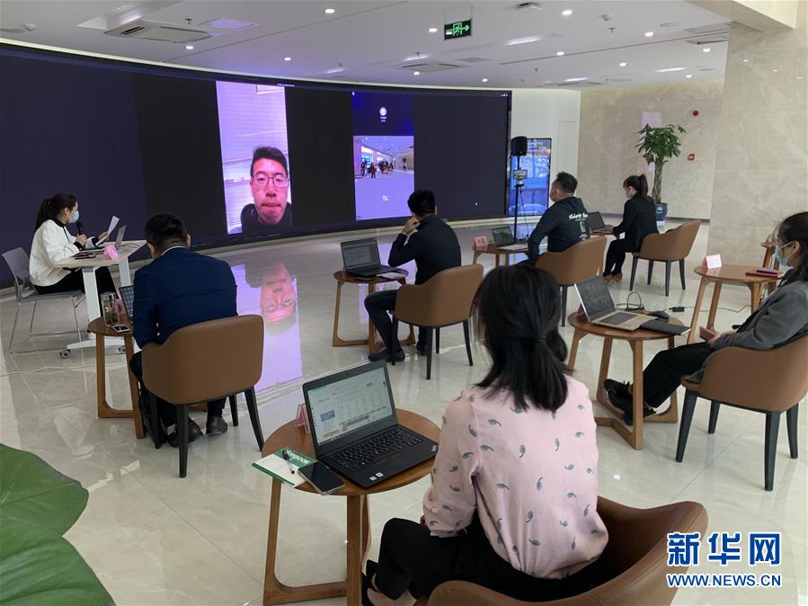 (聚焦復(fù)工復(fù)產(chǎn)·圖文互動(dòng))(2)招聘“不見面” 溝通“屏對(duì)屏”——江蘇徐州“云招聘”助力企業(yè)復(fù)工達(dá)產(chǎn)