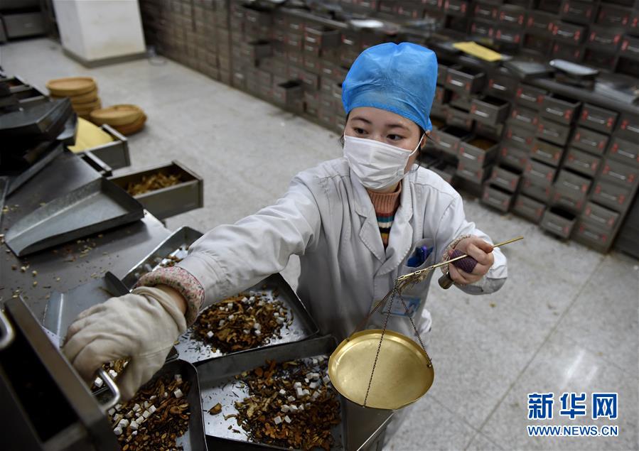 (聚焦疫情防控·圖文互動)(14)分秒必爭!一切為了治病救人——中國抗疫生命至上的生動實踐