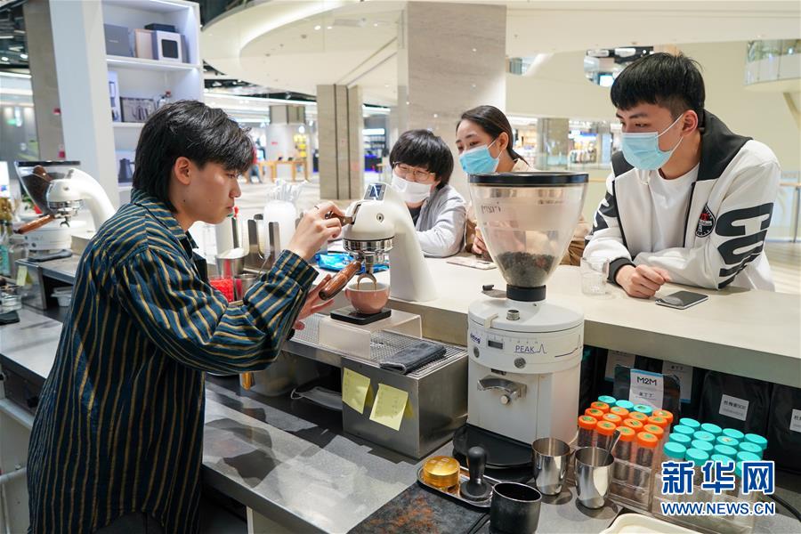 （圖文互動）（1）&ldquo;觸網&rdquo;直播間 引領&ldquo;小眾圈&rdquo;&mdash;&mdash;新興職業青年的初心與匠心