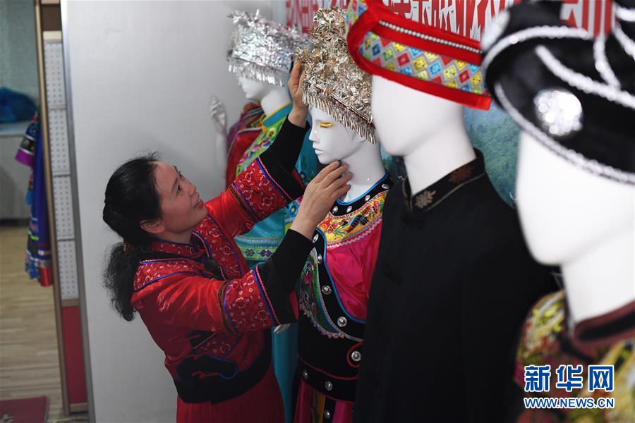 (兩會人物·圖文互動)(5)帶娃、賺錢兩不誤——一位農(nóng)民工代表眼中的脫貧新工作