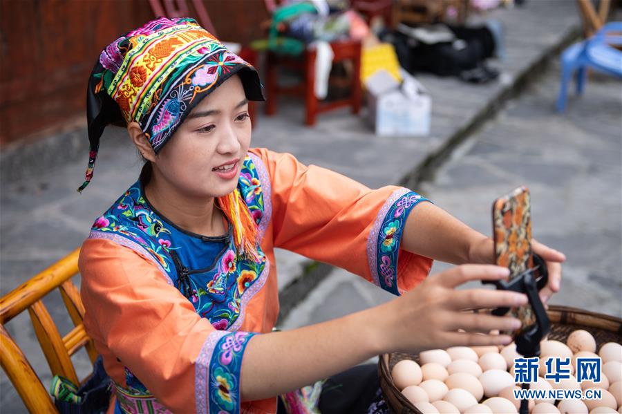 （新華全媒頭條&middot;走向我們的小康生活&middot;圖文互動）（6）那山，那人，那苗寨&mdash;&mdash;十八洞村三代人的奮斗史