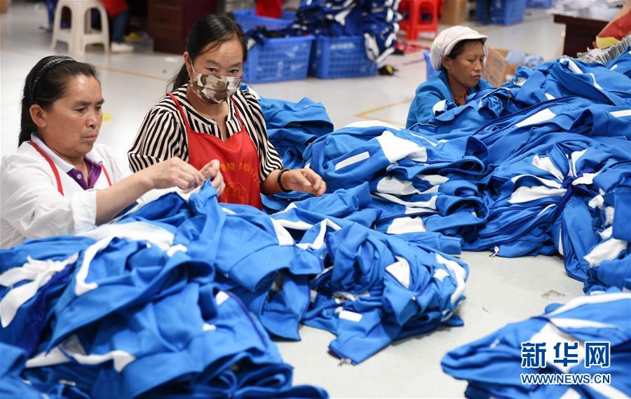 （新華全媒頭條&middot;走向我們的小康生活&middot;圖文互動）（7）三幅&ldquo;圖鑒&rdquo;說變遷&mdash;&mdash;貴州&ldquo;穿越時空&rdquo;的脫貧印記