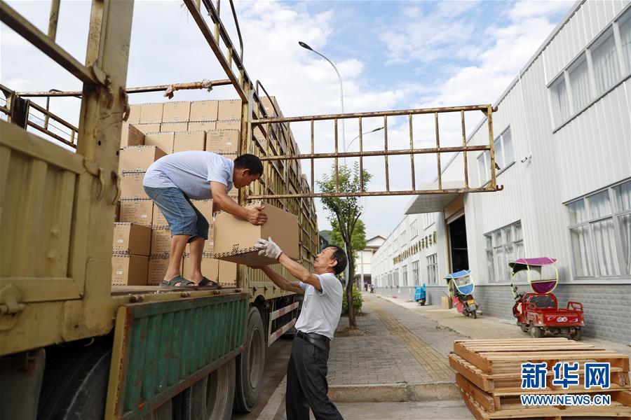 (落實(shí)“六穩(wěn)”“六保”一線見(jiàn)聞·圖文互動(dòng))(1)“不讓一名貧困勞動(dòng)力失業(yè)!”——三峽庫(kù)區(qū)穩(wěn)就業(yè)見(jiàn)聞