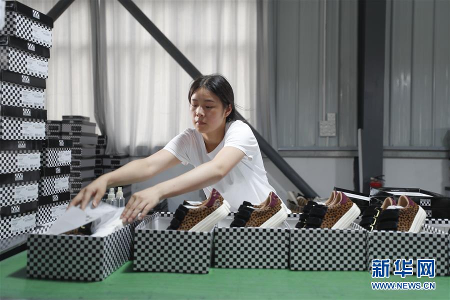 (落實(shí)“六穩(wěn)”“六保”一線見(jiàn)聞·圖文互動(dòng))(3)“不讓一名貧困勞動(dòng)力失業(yè)!”——三峽庫(kù)區(qū)穩(wěn)就業(yè)見(jiàn)聞