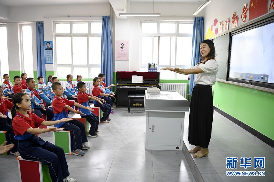 (新華全媒頭條·走向我們的小康生活·圖文互動(dòng))(15)23萬人的命運(yùn)轉(zhuǎn)折——我國(guó)最大易地生態(tài)移民安置區(qū)的脫貧密碼