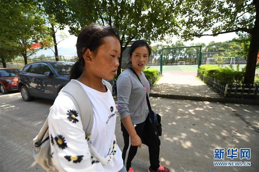 （熱點鮮報&middot;圖文互動）（1）為了大涼山的下一代，她奔赴在助學路上