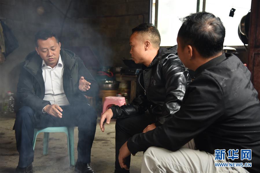 （決戰(zhàn)決勝脫貧攻堅(jiān)&middot;圖文互動(dòng)）&ldquo;父親未完成的事業(yè)，我來完成&rdquo;&mdash;&mdash;貴州父子接力脫貧攻堅(jiān)