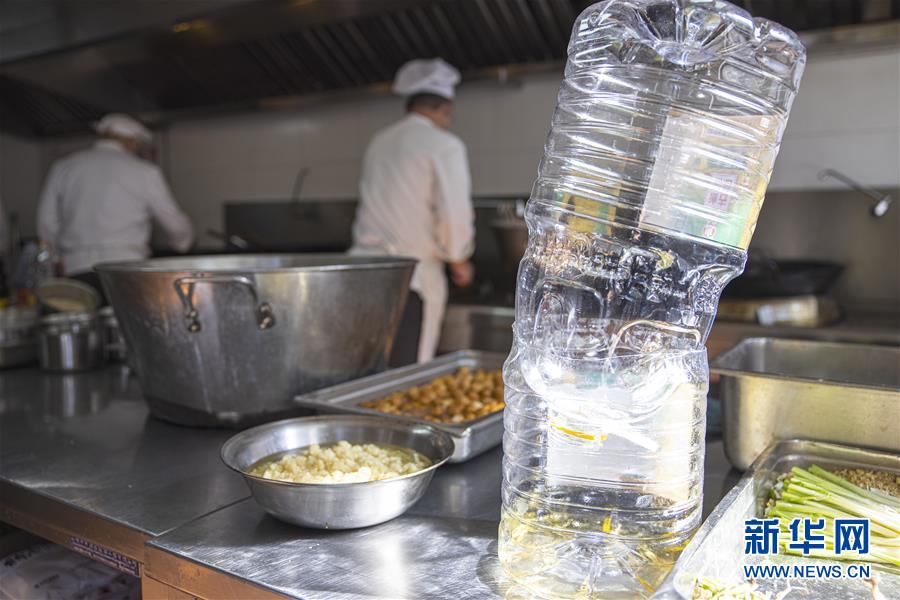 (時(shí)政)(8)黨的十九屆五中全會(huì)厲行節(jié)約反對(duì)餐飲浪費(fèi)見聞