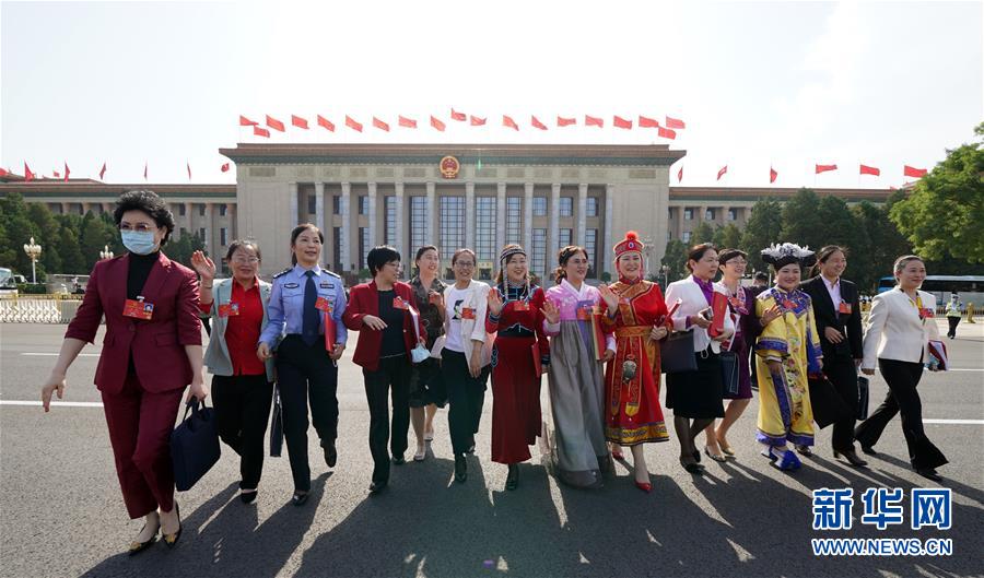 （兩會(huì)&middot;XHDW）（26）十三屆全國(guó)人大三次會(huì)議舉行閉幕會(huì)