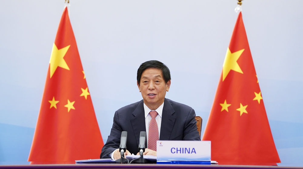 栗戰(zhàn)書(shū)主持第八屆金磚國(guó)家議會(huì)論壇并作主旨發(fā)言