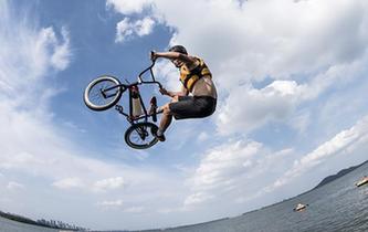 &ldquo;飛&rdquo;進(jìn)東湖