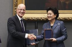 劉延東被授予紐約大學&ldquo;校長獎章&rdquo;