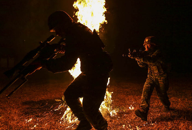 強軍DNA|福利貼，快來瞧狙擊手的瞄準鏡里是啥樣