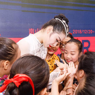 【青春的故事】青春舞動民族之美&mdash;&mdash;專訪中央民族大學(xué)舞蹈學(xué)院學(xué)生李美靜