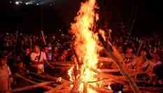 云南昆明火把點燃&ldquo;東方狂歡節&rdquo;