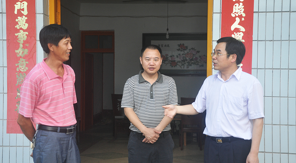 他對(duì)群眾好 群眾跟他親&mdash;&mdash;追記獻(xiàn)身羅霄山區(qū)脫貧攻堅(jiān)事業(yè)的湖南炎陵縣委原書記黃詩(shī)燕