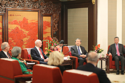 馬凱會(huì)見證監(jiān)會(huì)國(guó)際顧問(wèn)委員會(huì)委員