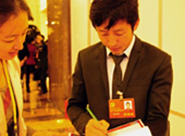 鄒市明代表為&ldquo;新華微博&rdquo;留言