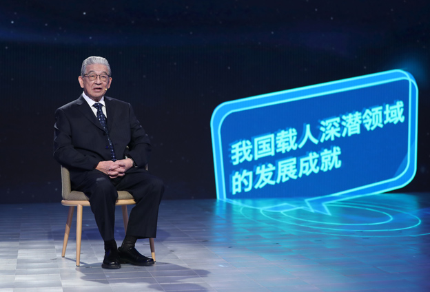 抱著要建造先進的海軍裝備保家衛國的心愿，考入了交通大學造船系