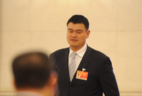 全國政協委員姚明步入會場